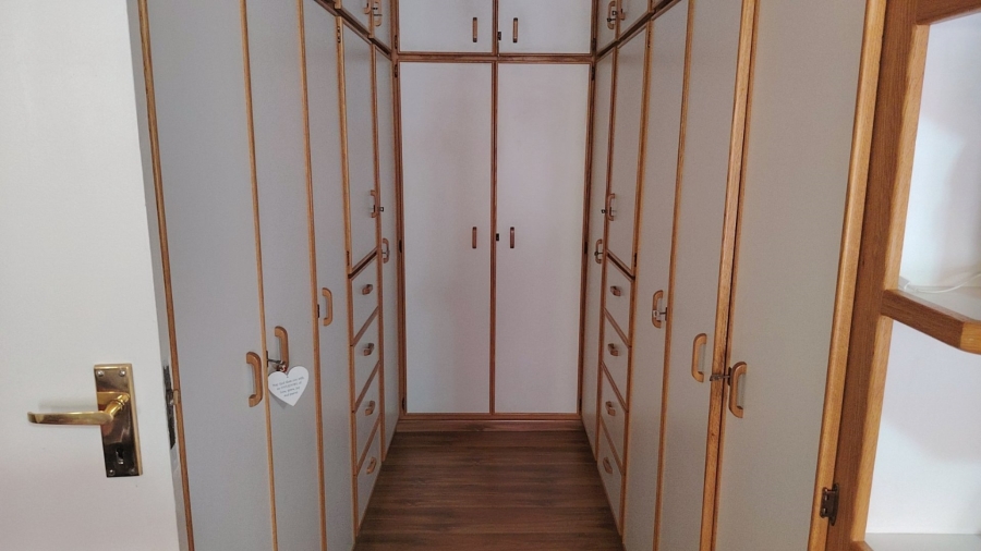 5 Bedroom Property for Sale in Flamwood North West